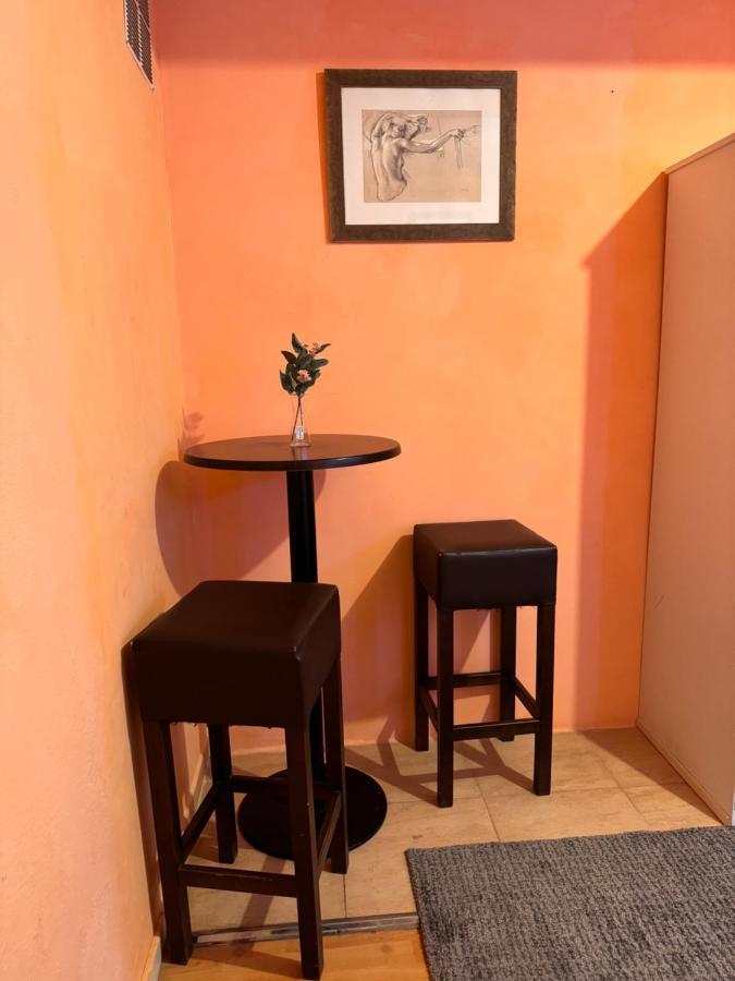 Bonita Habitacion En Chalet Βαρκελώνη Εξωτερικό φωτογραφία